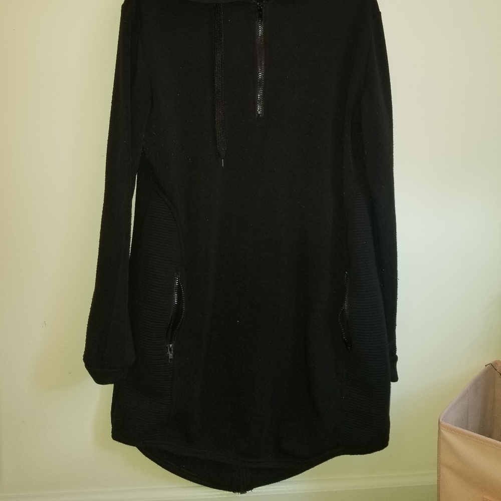 Hooded dress with pockets